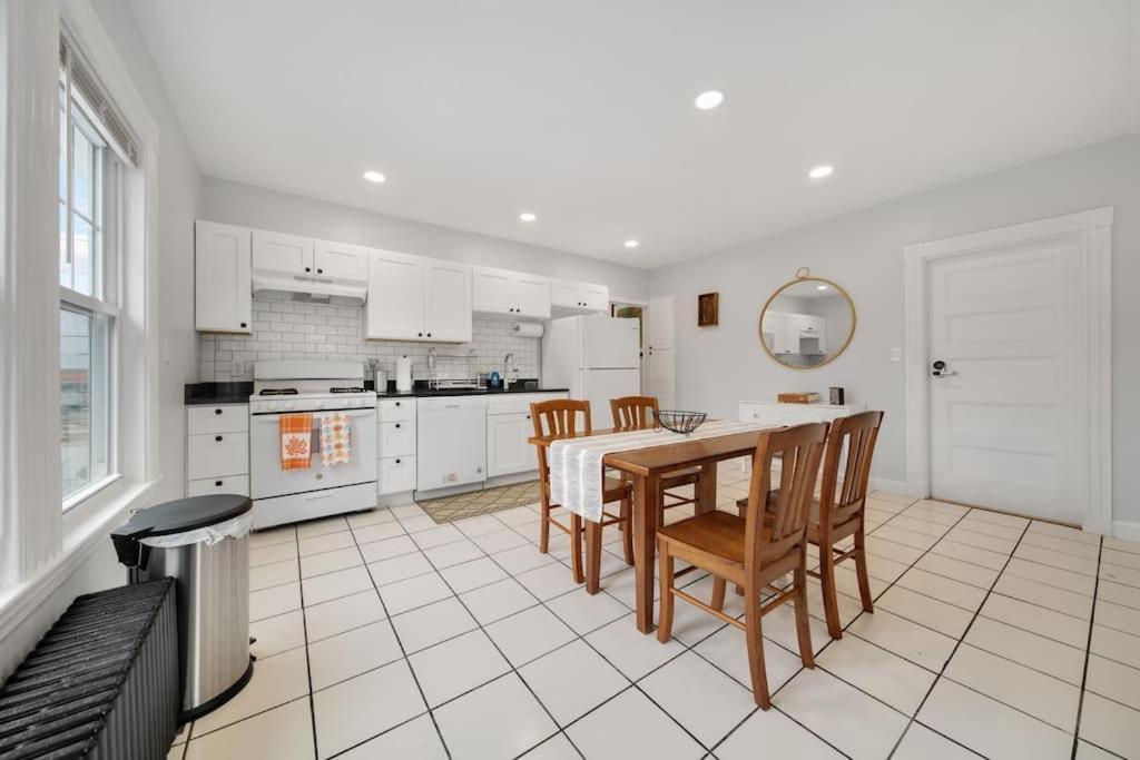 5Br 2Bh Bright & Spacious Apt In Brighton Boston Camera foto