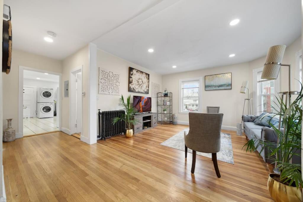 5Br 2Bh Bright & Spacious Apt In Brighton Boston Camera foto