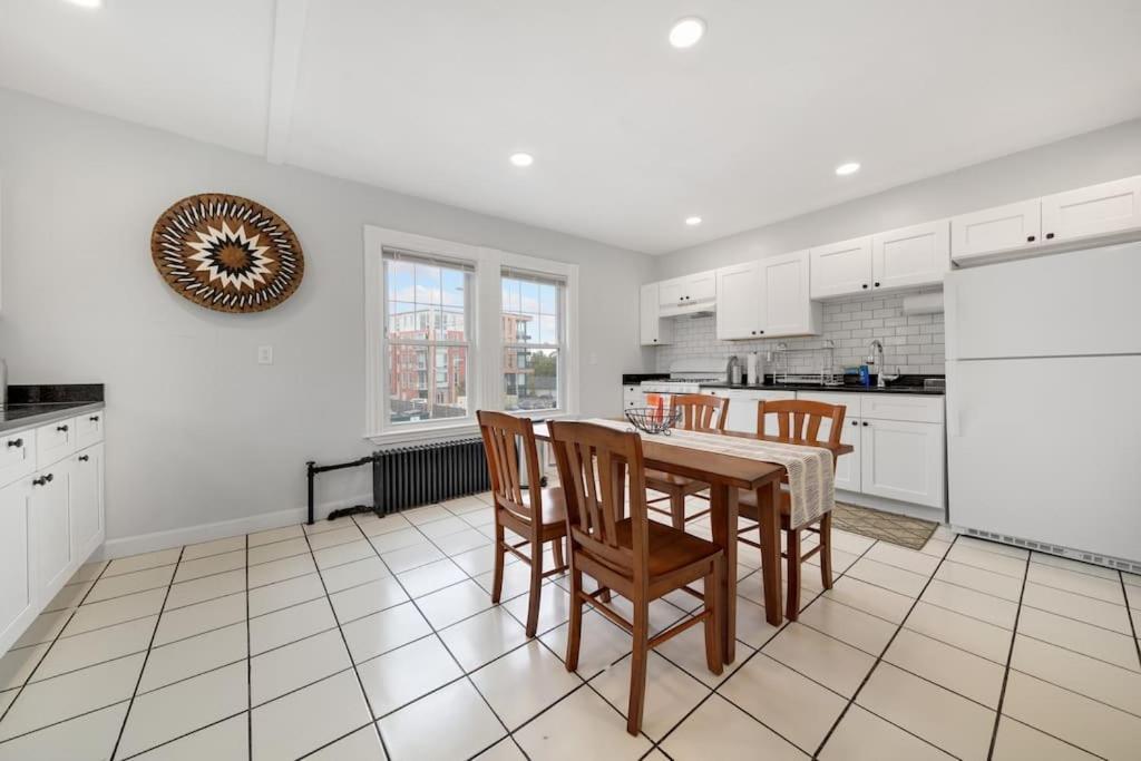 5Br 2Bh Bright & Spacious Apt In Brighton Boston Camera foto